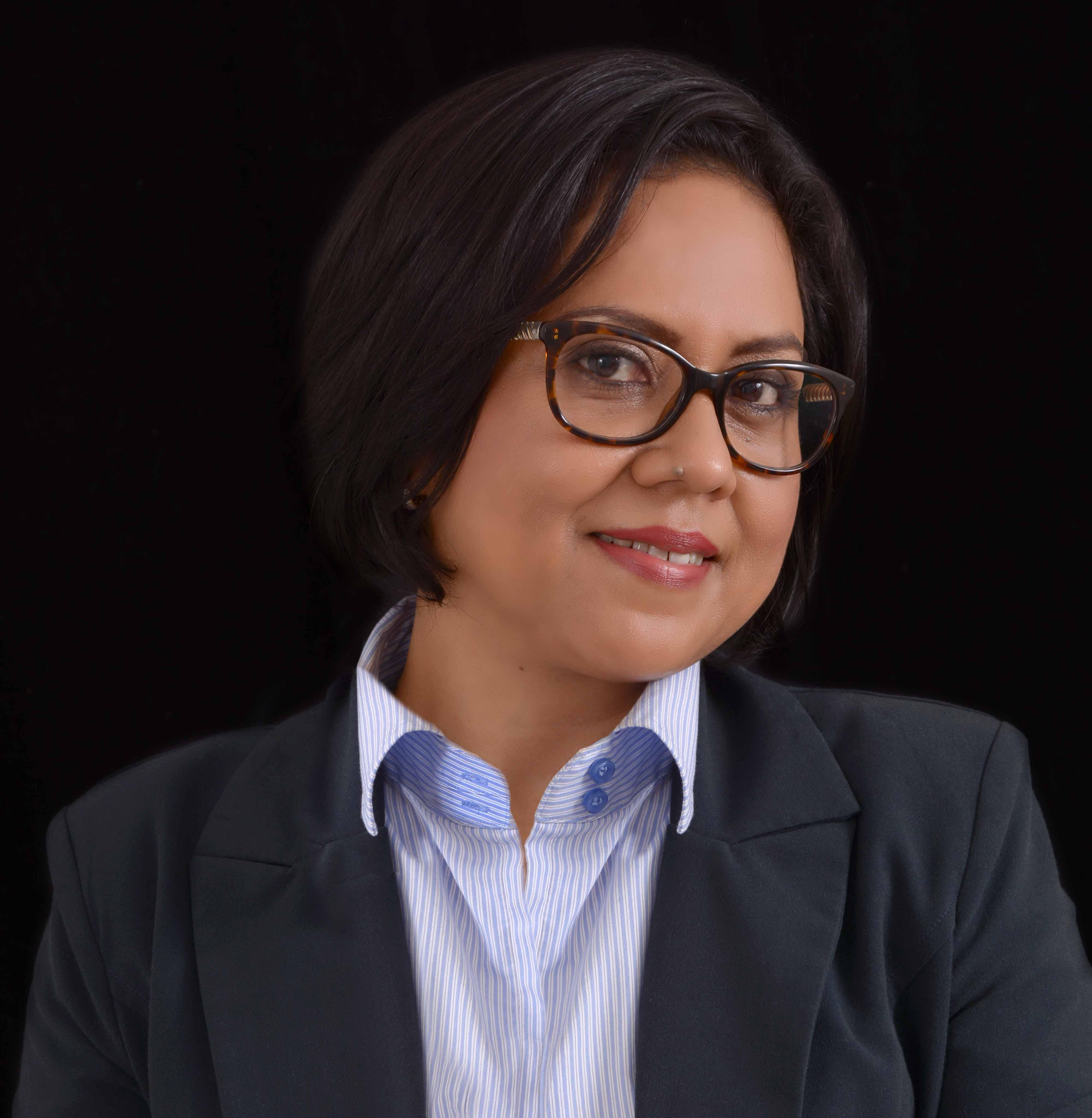 Nydia Urbina, abogada y corredora de bienes raíces