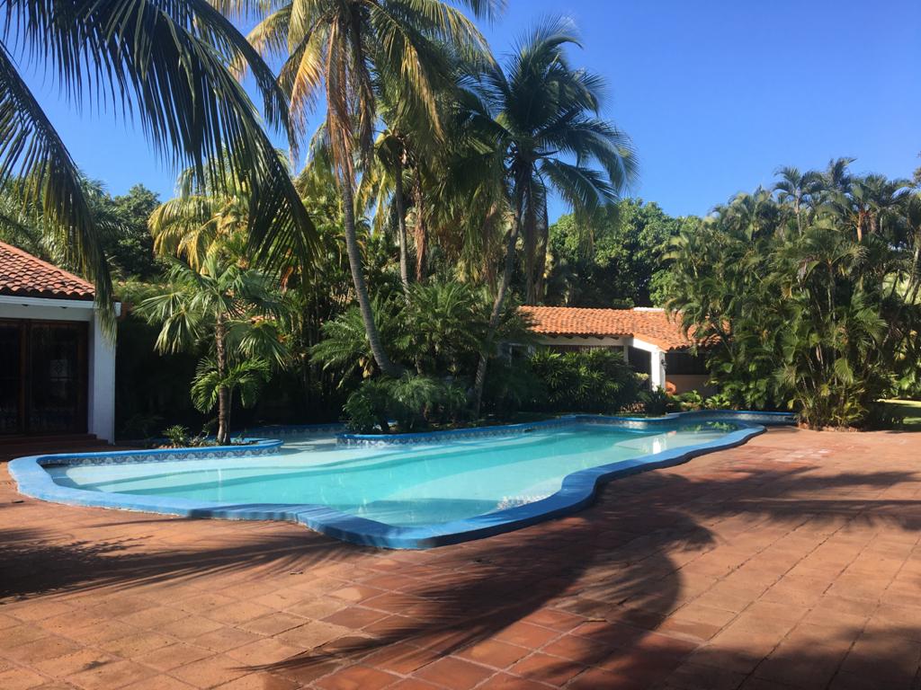 CARRETERA SUR ESPECTACULAR RESIDENCIA EN ALQUILER-VENTA.