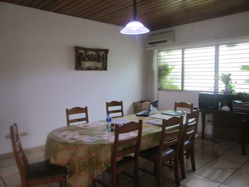 BOLONIA LINDA Y ESPACIOSA CASA CON EXCELENTE UBICACIÓN EN ALQUILER . - Loff Bienes Raices