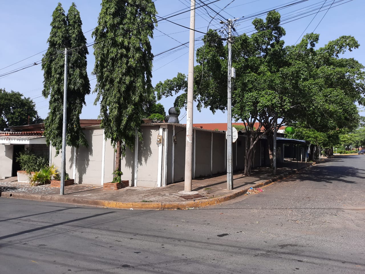PLAZA INTER. HERMOSO EDIFICIO COMERCIAL EN ALQUILER.
