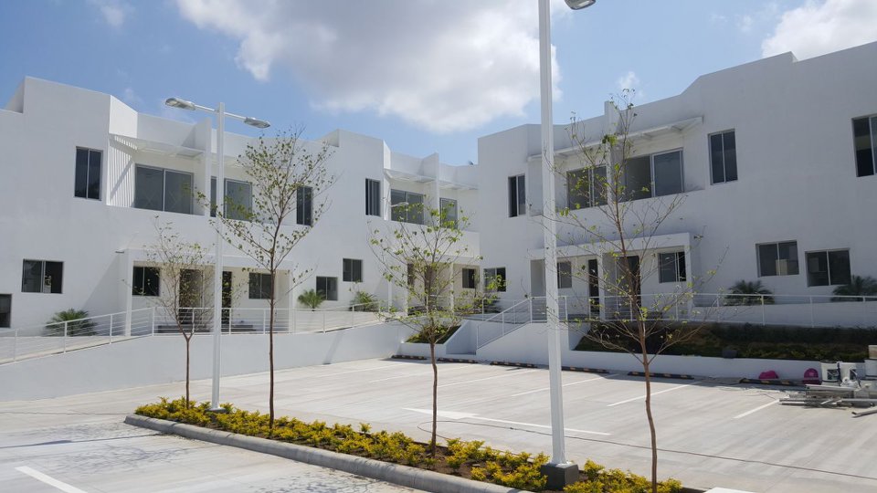 CARRETERA SUR. LINDOS APARTAMENTOS DE 2 HAB EN CONDO PRIVADO.