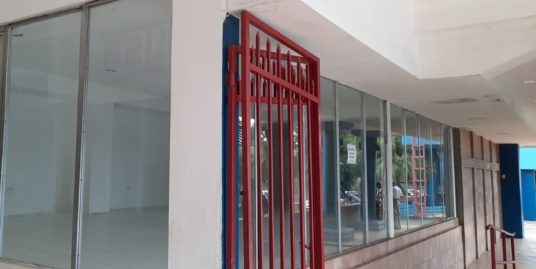 CENTRO COMERCIAL MANAGUA. HERMOSO MODULO ESQUINERO DE 100 MT2 EN ALQUILER.