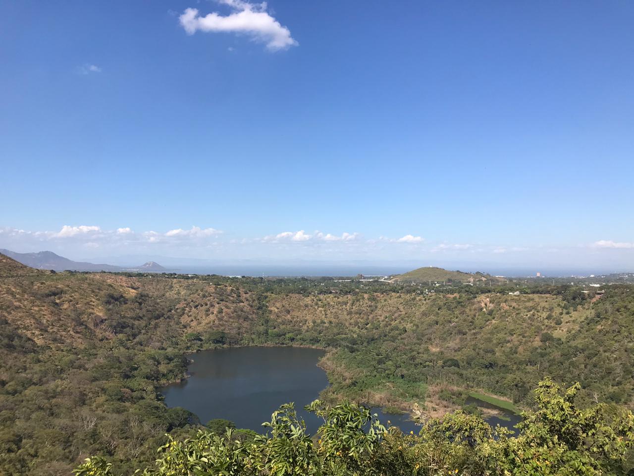 CARRETERA VIEJA A LEÓN. CASA CON AMPLIO JARDÍN Y VISTA EN ALQUILER