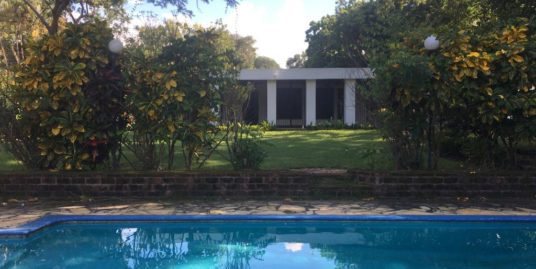 CARRETERA SUR. HERMOSA Y AMPLIA CASA CON PISCINA Y JARDÍN EN ALQUILER
