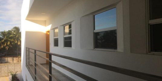 CARRETERA SUR. LINDO APARTAMENTO EN CONDOMINIO PRIVADO CON PISCINA.