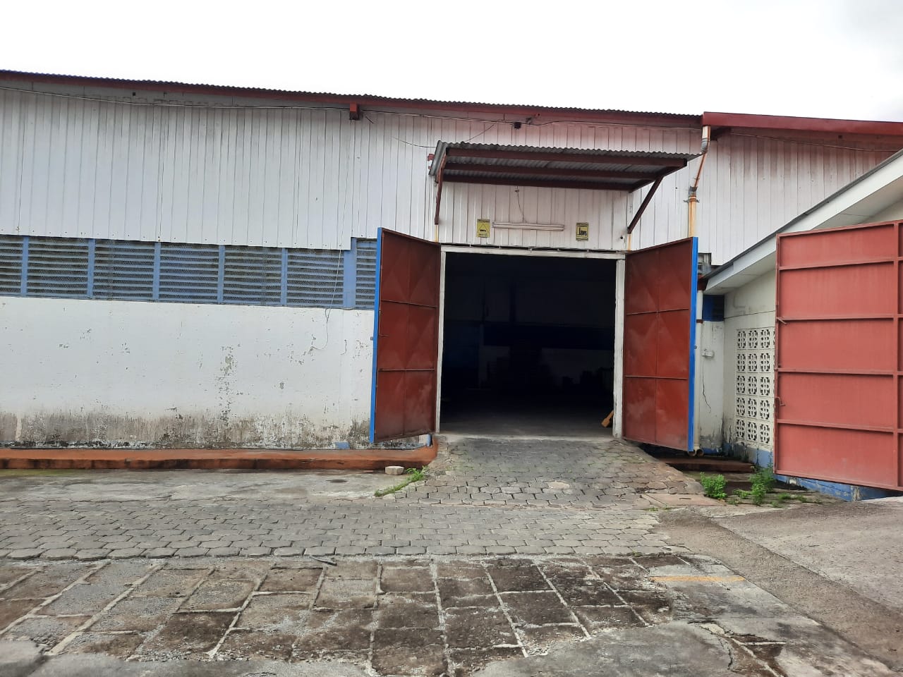LINDA VISTA. BODEGA DE 700 MT2 EN EXCELENTE UBICACIÓN EN ALQUILER