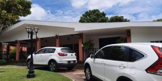 CARRETERA SUR. HERMOSA Y AMPLIA CASA DENTRO DE CONDOMINIO PRIVADO.