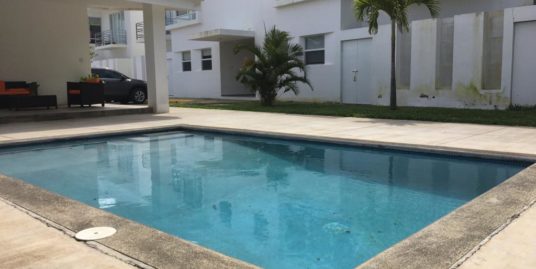 CARRETERA SUR. LINDO APARTAMENTO EN CONDOMINIO PRIVADO CON PISCINA.