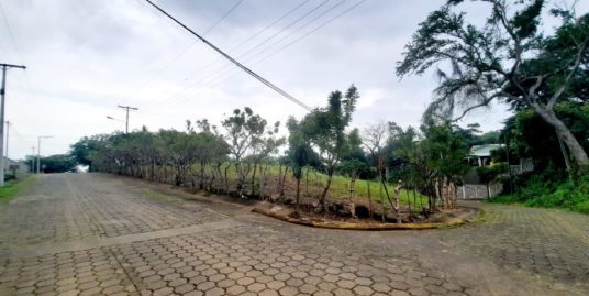 C. VIEJA LEÓN. ¡GANGA! HERMOSO TERRENO ESQUINERO DE 3,347.11 VR2 EN VENTA.
