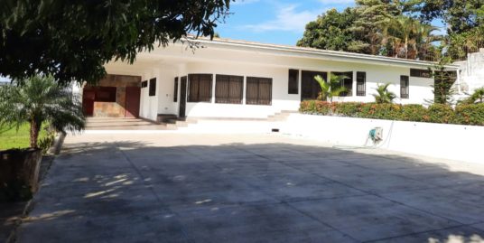 CARRETERA SUR. LINDA Y MODERNA CASA EN AREA EXCLUSIVA EN VENTA