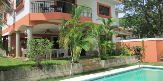 CARRETERA SUR. LINDA Y ESPACIOSA CASA CON PISCINA EN ALQUILER.