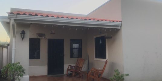 CARRETERA SUR. LINDO APARTAMENTO SEMI NUEVO CON 2 HABITACIONES EN ALQUILER.