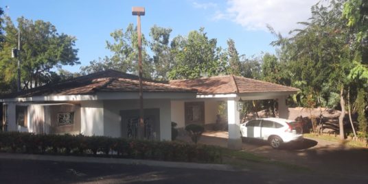 CARRETERA SUR. BONITA Y MODERNA CASA EN RESIDENCIAL SEGURO EN ALQUILER