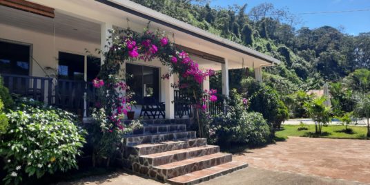 EL CRUCERO. LINDA CASA EQUIPADA CON JARDÍN Y PISCINA EN ALQUILER