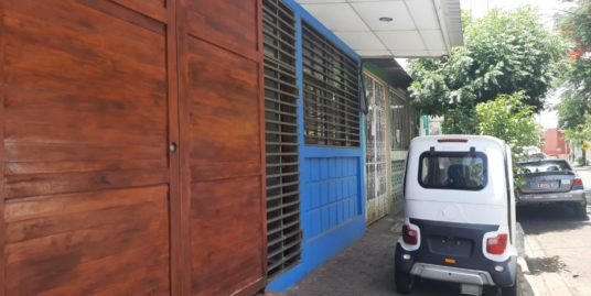 ALTAGRACIA. BONITA CASA CENTRICA 3 HAB-3 BAÑOS Y OFICINA EN ALQUILER