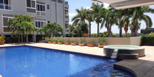 LAS CUMBRES. BONITO APARTAMENTO-SERVICIOS INCLUIDOS DENTRO DE EDIFICIO CON PISCINA.