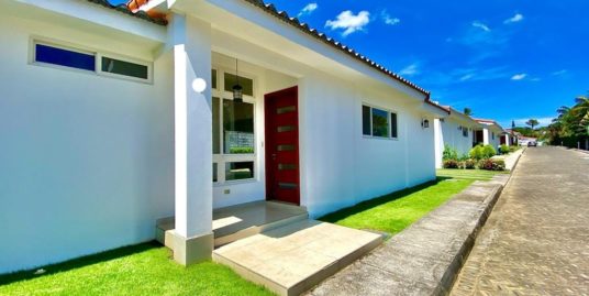 ESTANCIA DE SANTO DOMINGO. MODERNA CASA CON PISCINA  EN ALQUILER