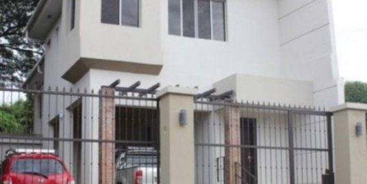 CARRETERA SUR. LINDO TOWNHOUSE CASA DE 2 NIVELES EN VENTA.