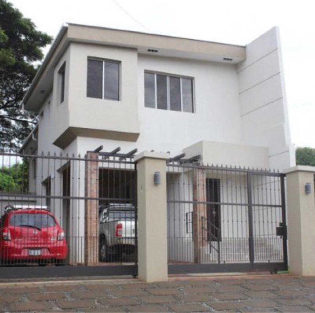 CARRETERA SUR. LINDO TOWNHOUSE CASA DE 2 NIVELES EN ALQUILER Y/O VENTA.