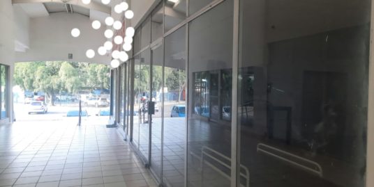 CENTRO COMERCIAL. HERMOSO MODULO ESQUINERO DE 200 MT2 EN ALQUILER