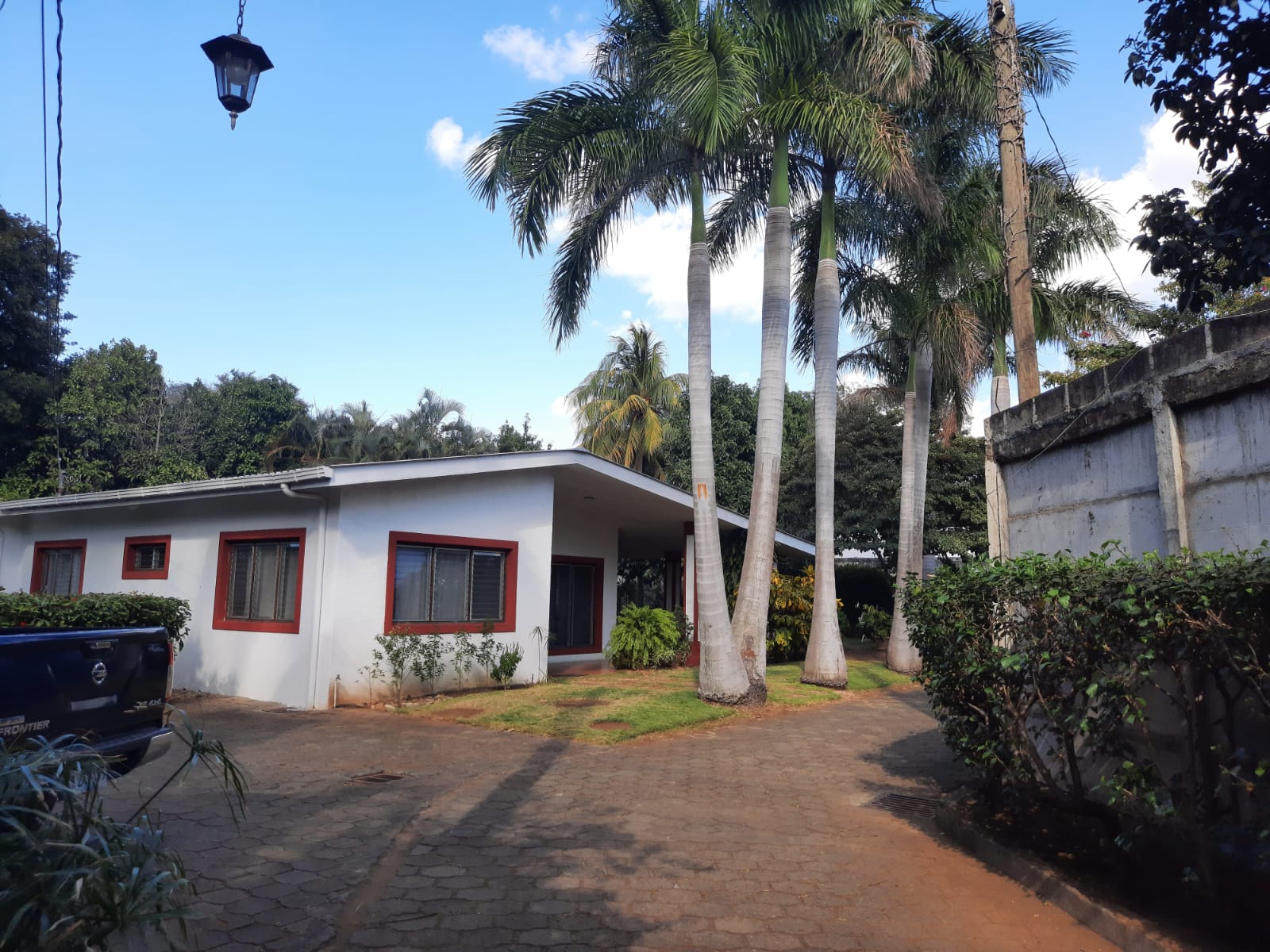 CARRETERA SUR. BONITA CASA CON MUEBLES O SIN MUEBLES EN ALQUILER.