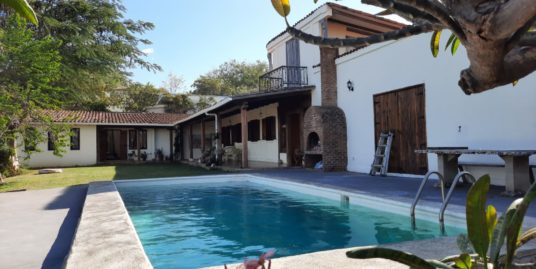 CARRETERA SUR. HERMOSA CASA CON ESPECTACULAR VISTA EN VENTA