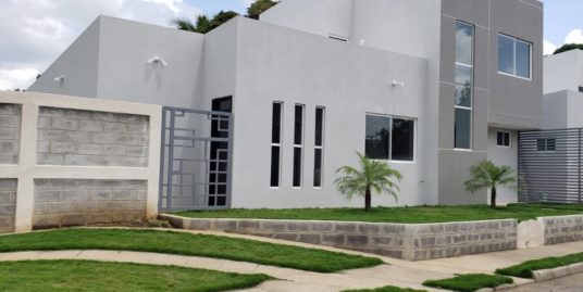 CARRETERA MASAYA. HERMOSA CASA EN RESIDENCIAL EN ALQUILER