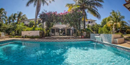 CARRETERA SUR. LINDO APARTAMENTO CON PISCINA DENTRO DE COMPLEJO PRIVADO