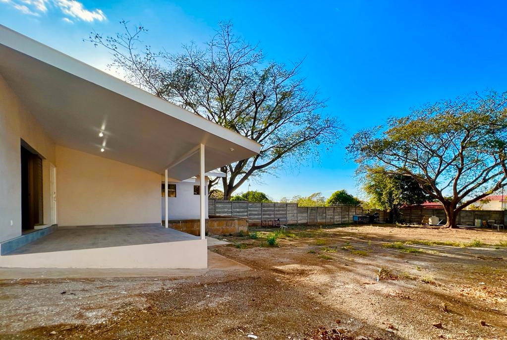 CARRETERA VIEJA A LEÓN. CASA NUEVA DE PAQUETE AMPLIO TERRENO EN VENTA