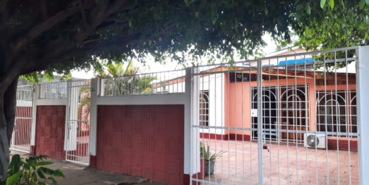 LOS ROBLES. HERMOSA CASA PARA OFICINA O VIVIENDA EN ALQUILER
