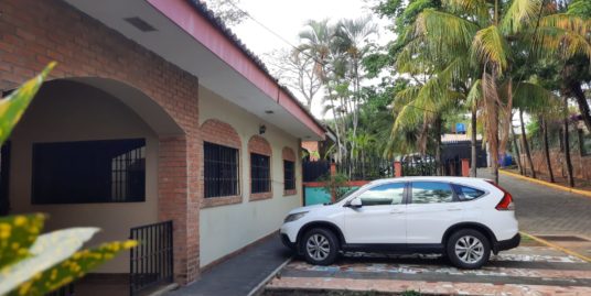 CARRETERA SUR. LINDA CASA EN CONDO PRIVADO EN ALQUILER