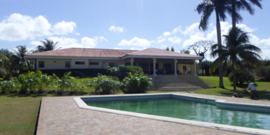 CARRETERA SUR. HERMOSA CASA CON PISCINA Y VISTA EN VENTA