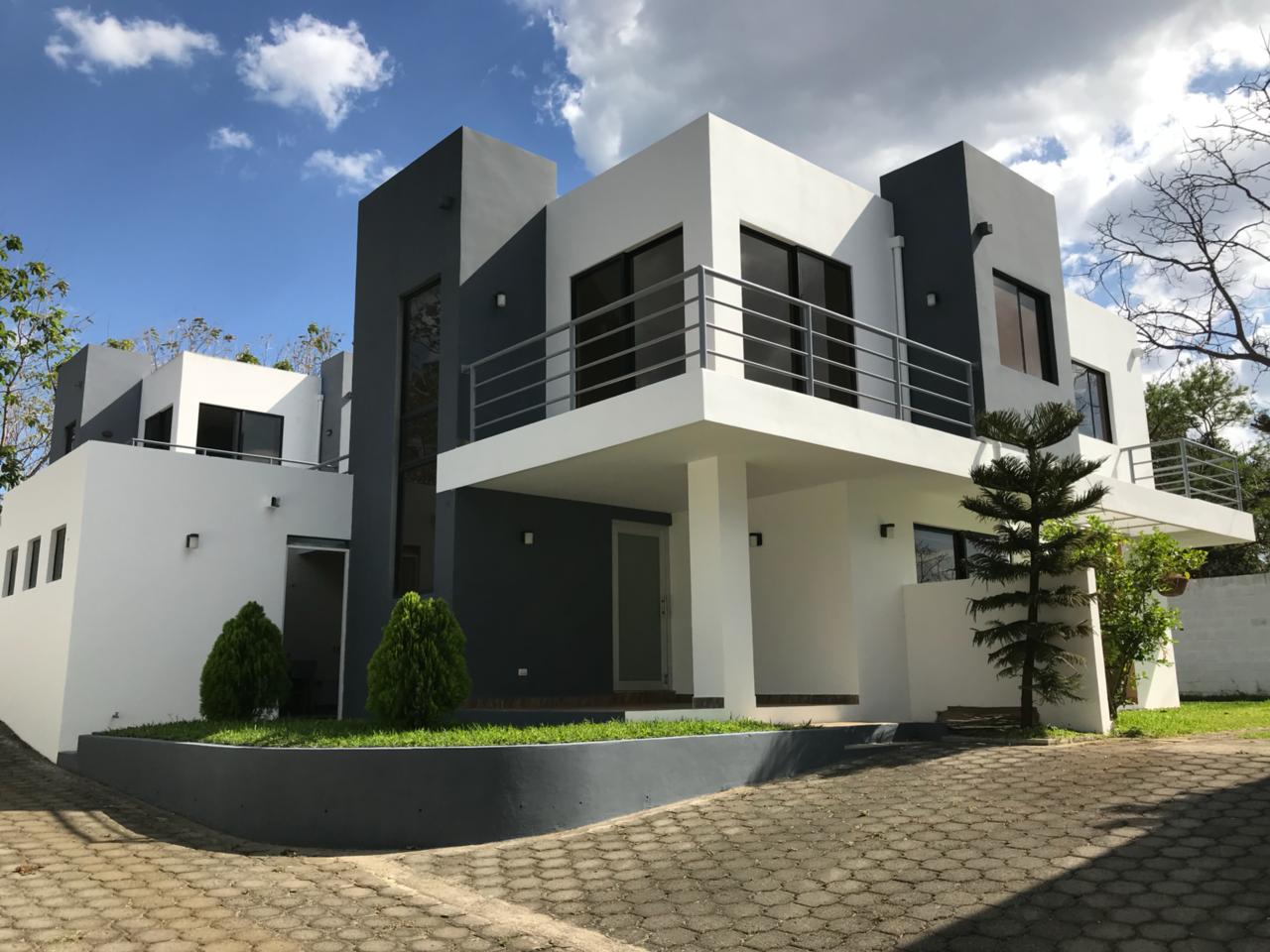 SAN ISIDRO DE BOLAS. LINDA CASA CON PISICINA CONDO PRIVADO VENTA