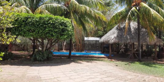CARRETERA SUR. LINDA CASA 2,500 VR2 CON PISCINA EN VENTA