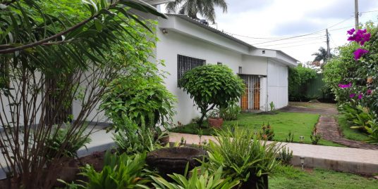 CARRETERA SUR. HERMOSA CASA EN ZONA EXCLUSIVA EN VENTA