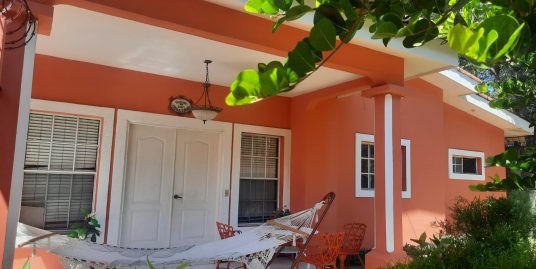 LOMAS DE SANTO DOMINGO. BONITA Y ESPACIOSA CASA EN VENTA