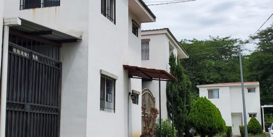 CARRETERA VIEJA LEÓN. BONITA CASA  EN RESIDENCIAL EN VENTA