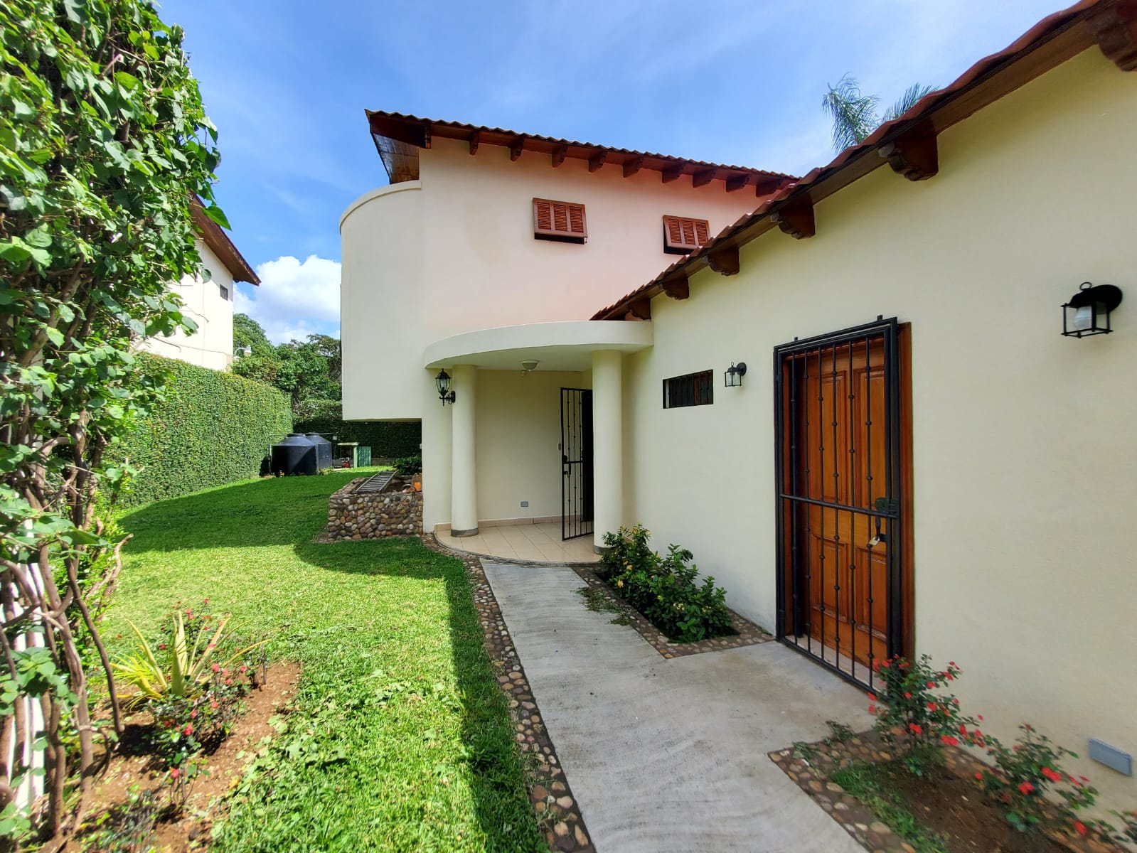 CARRETERA SUR. SUPER PRECIO! CASA CON EXCELENTE UBICACION EN VENTA