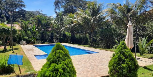 EL CRUCERO. LINDA CASA EQUIPADA CON JARDÍN Y PISCINA EN ALQUILER