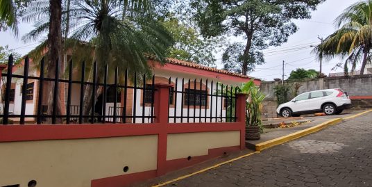 CARRETERA SUR. LINDA CASA EN CONDO PRIVADO EN ALQUILER