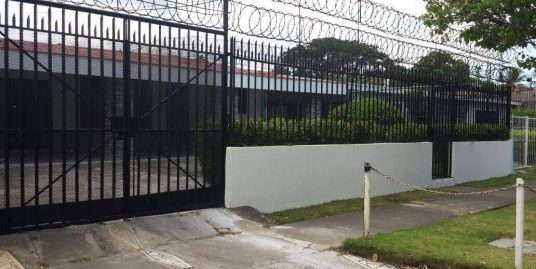 LAS PALMAS. HERMOSA CASA CON EXCELENTE UBICACION EN VENTA