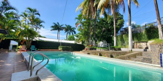 CARRETERA SUR. LINDO APARTAMENTO CON ESPECTACULAR AREA DE COCINA EN ALQUILER