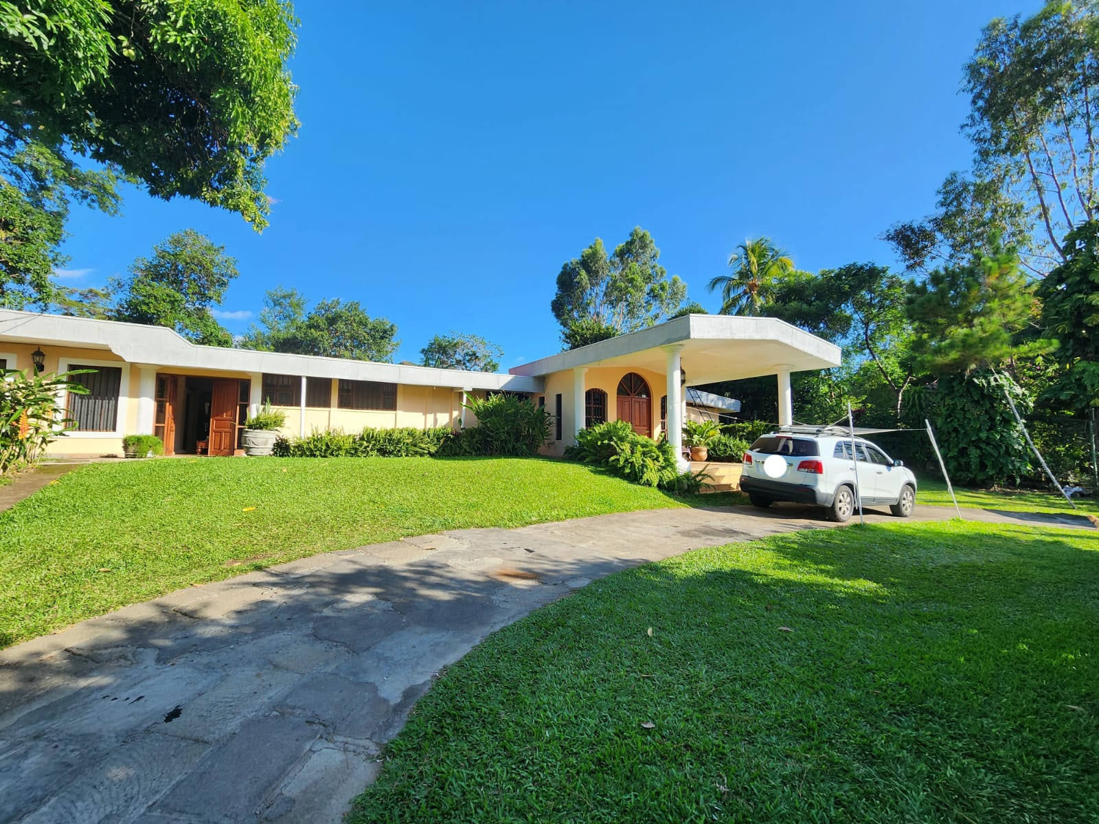 ¡HERMOSA! 🏡CASA CON AMPLIO JARDÍN  EN VENTA EN CARRETERA SUR 🌟