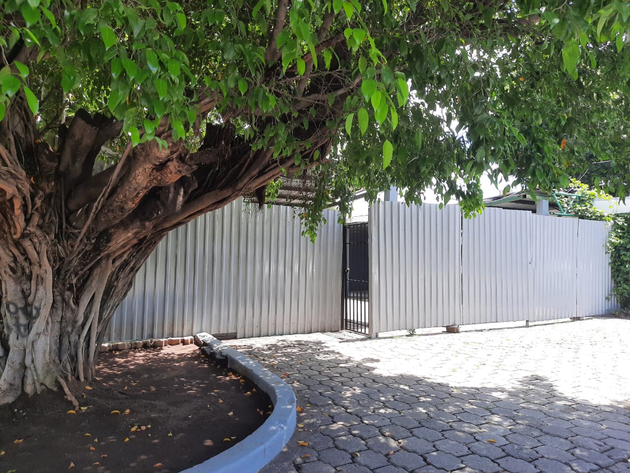 CARRETERA SUR. EDIFICIO PARA OFICINAS O NEGOCIO EN VENTA
