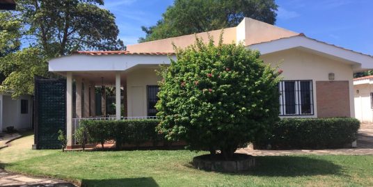 ¡VIVE EN LA EXCLUSIVIDAD! CASA EN ALQUILER EN CONDOMINIO PRIVADO