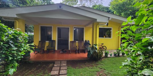 SAN ISIDRO. BONITA CASA CON JARDIN EN VENTA