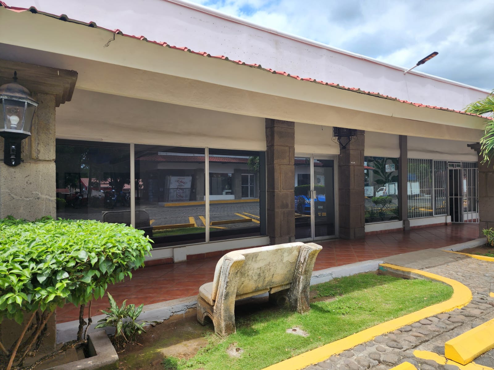 CARRETERA SUR. MÓDULO DE 120 M² EN EXCELENTE UBICACIÓN – IDEAL PARA CAFETERÍA, OFICINA O TIENDA