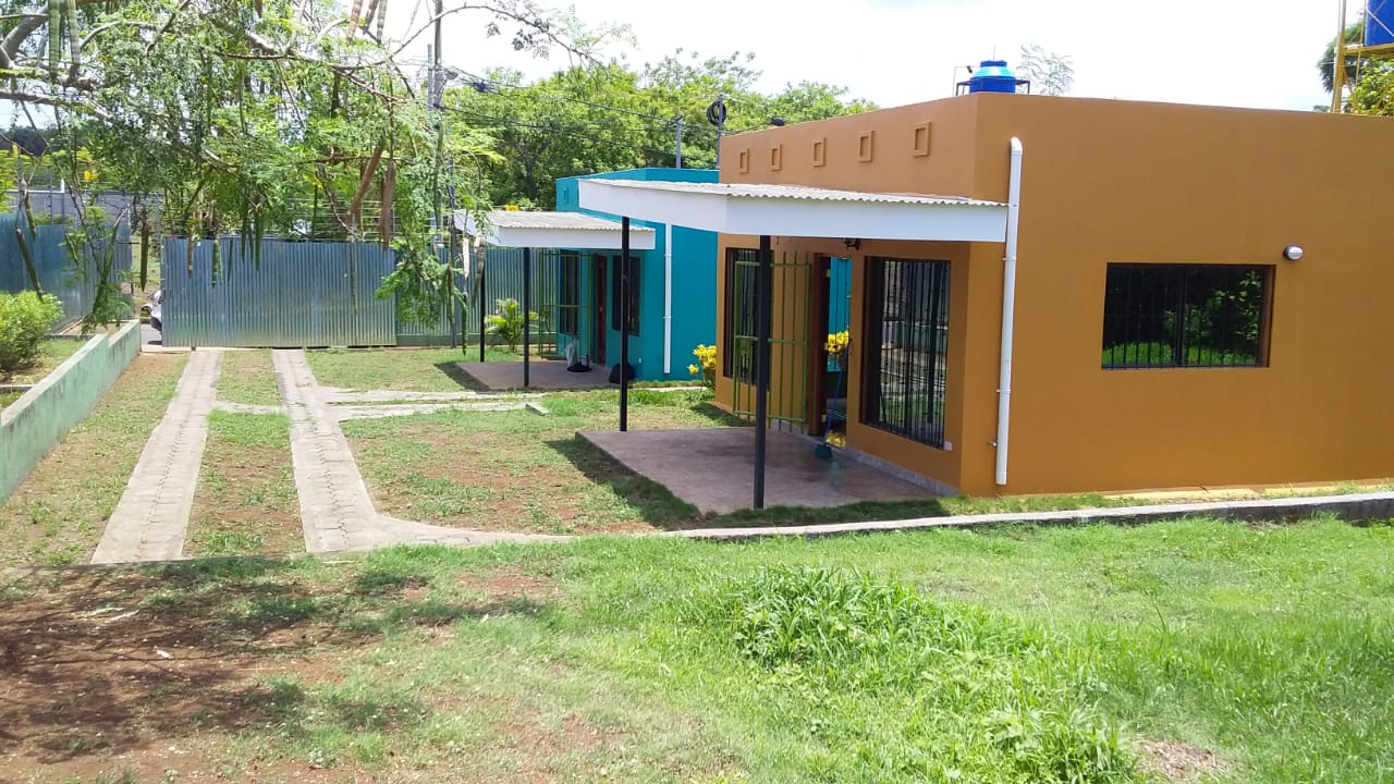 CARRETERA SUR. PROPIEDAD CON DOS APARTAMENTOS EN VENTA