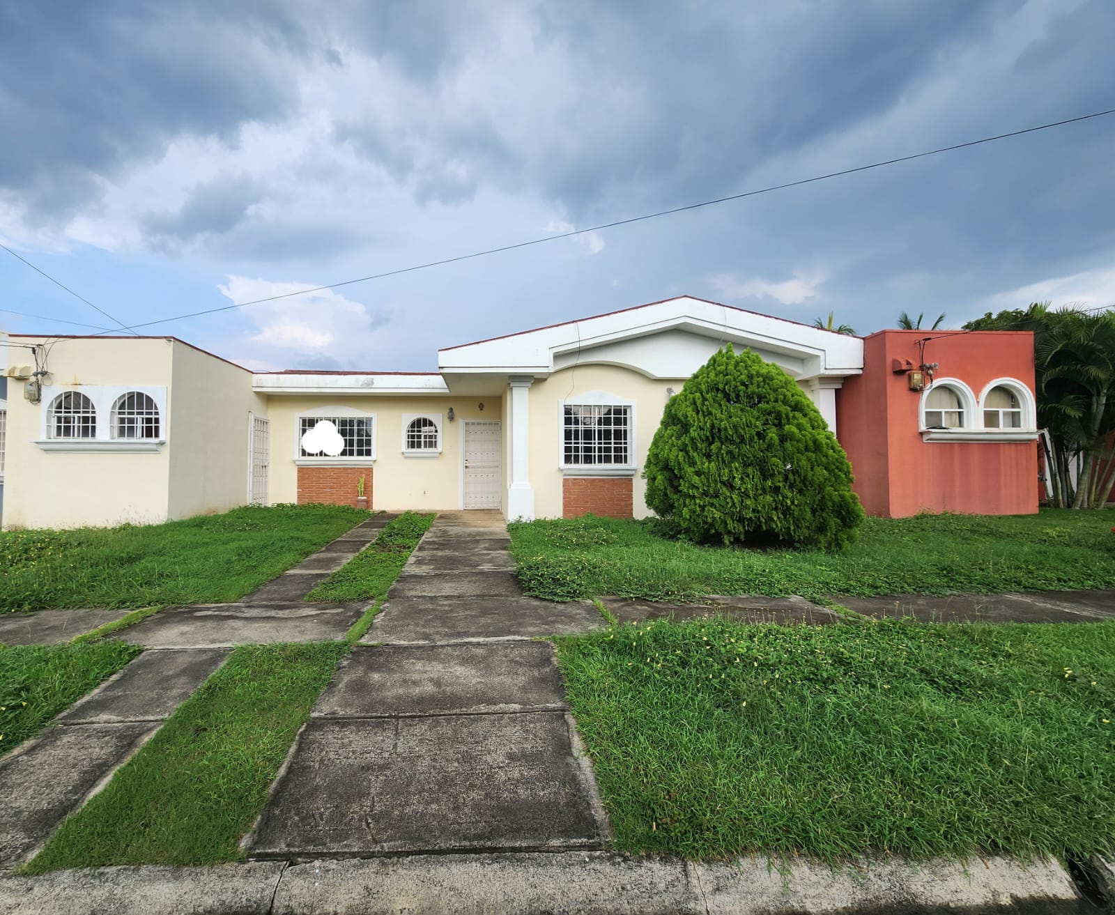 CARRETERA VIEJA A LEÓN. LINDA CASA EN RESIDENCIAL EN ALQUILER.