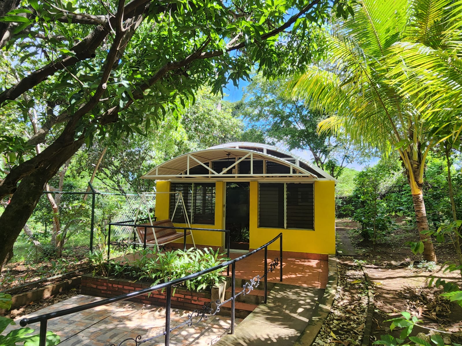 ¡ALQUILA! LINDO APARTAMENTO AMUEBLADO EN CARRETERA VIEJA LEÓN